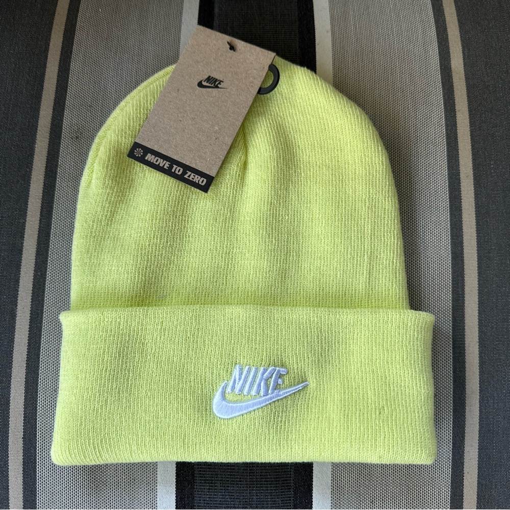 Nike Peak Tall Cuff Futura Beanie Knit Hat Yellow FB6528-331 Unisex One Size NWT